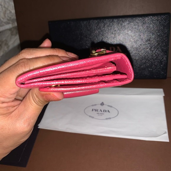 PRADA Saffiano ๐ฏ Authentic pink wallet - Picture 10 of 13
